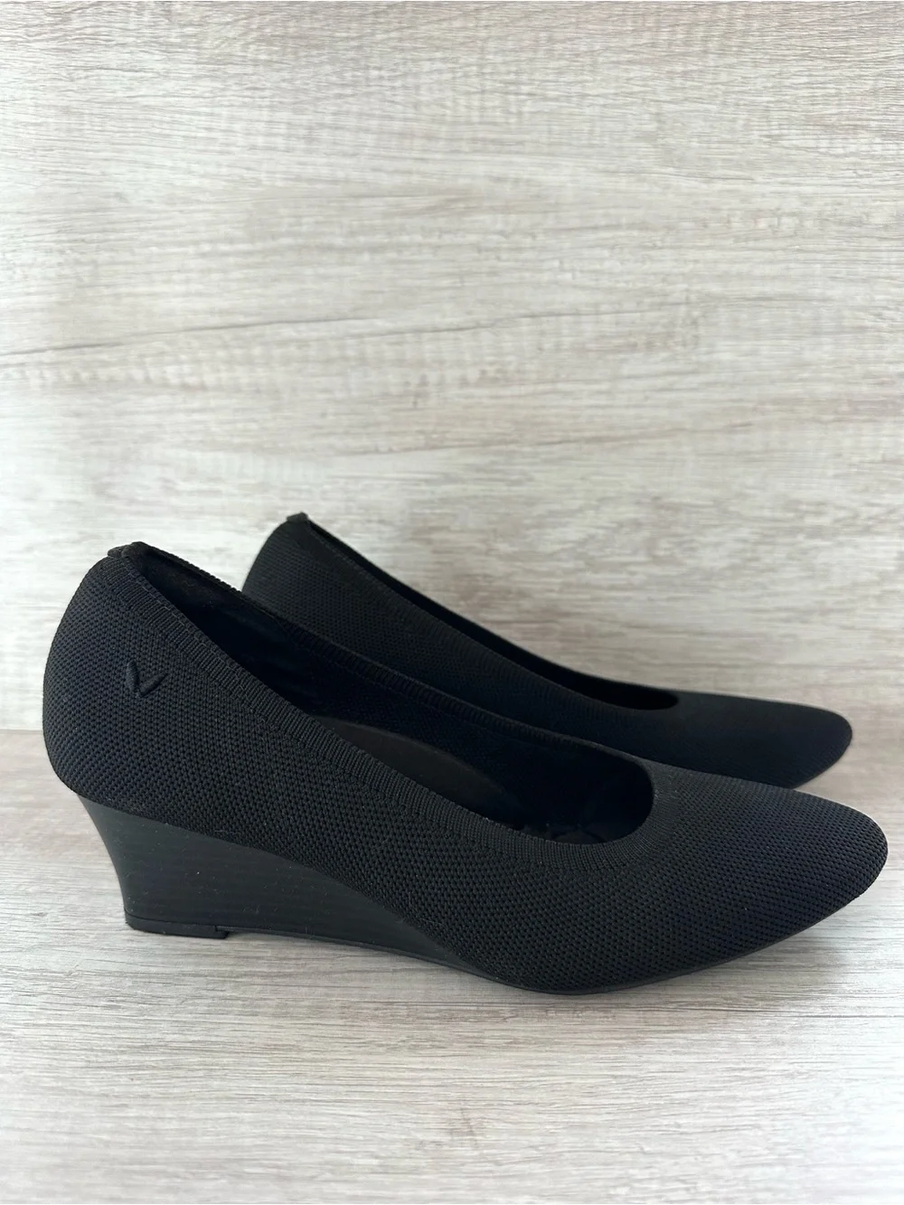 Vivaia Almond-Toe Wedge Heels Tamia Pro Wedges Black Size 8.5 / 39.5